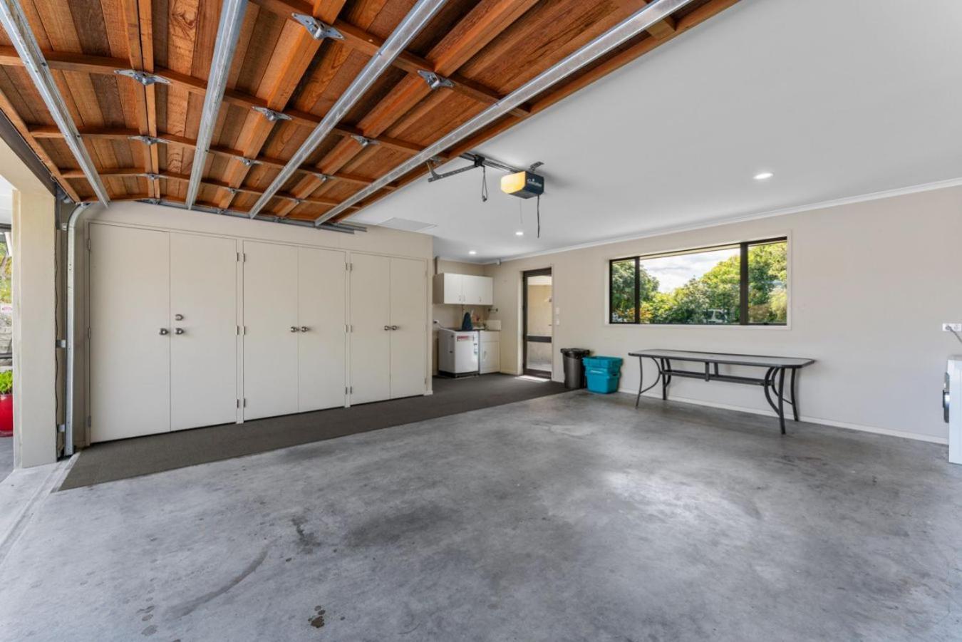 Scenic Solitude - Wake Up To Lake And Mountain Views! Taupo Exterior photo