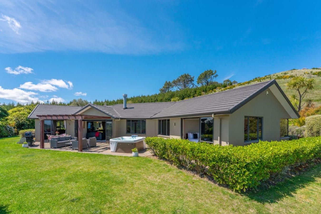 Scenic Solitude - Wake Up To Lake And Mountain Views! Taupo Exterior photo