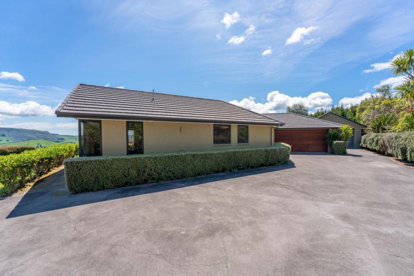 Scenic Solitude - Wake Up To Lake And Mountain Views! Taupo Exterior photo