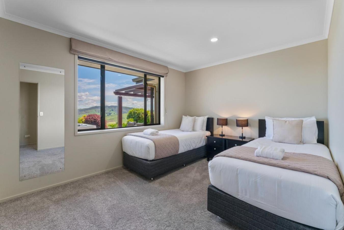 Scenic Solitude - Wake Up To Lake And Mountain Views! Taupo Exterior photo