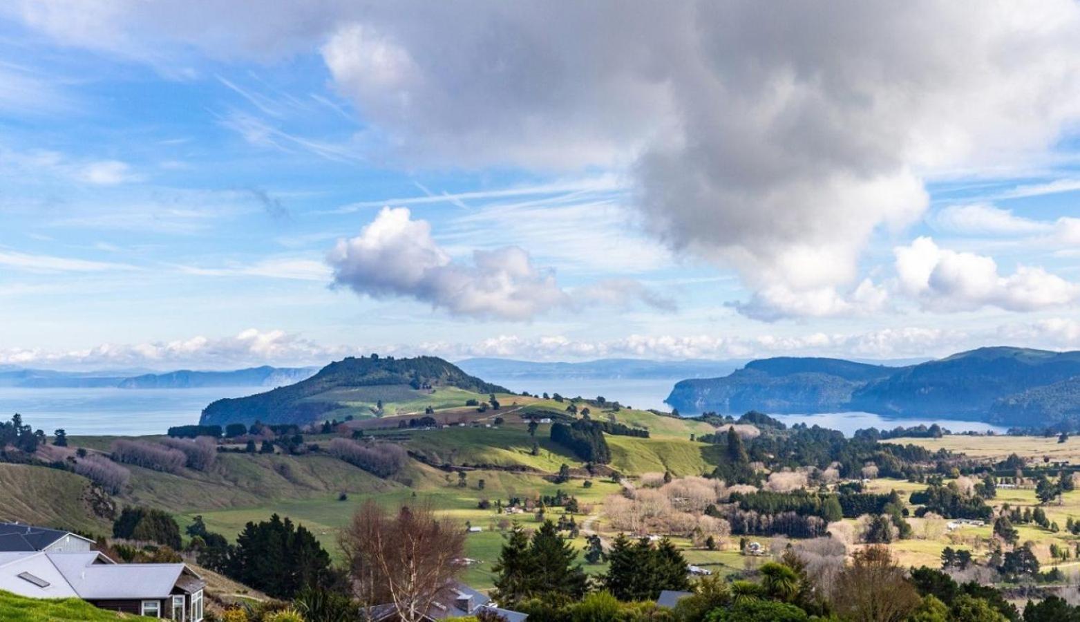 Scenic Solitude - Wake Up To Lake And Mountain Views! Taupo Exterior photo