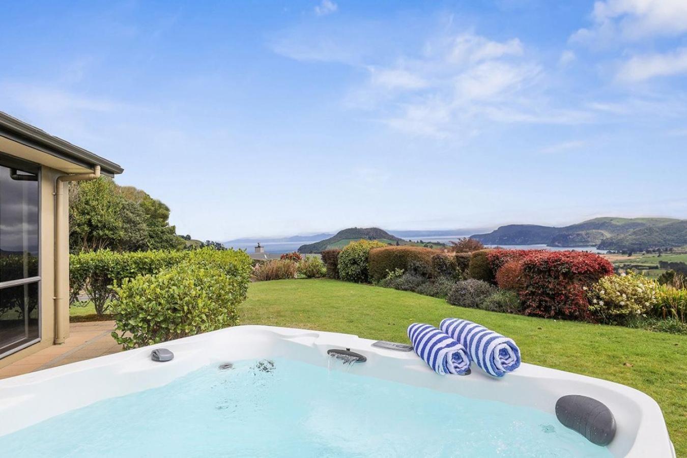 Scenic Solitude - Wake Up To Lake And Mountain Views! Taupo Exterior photo